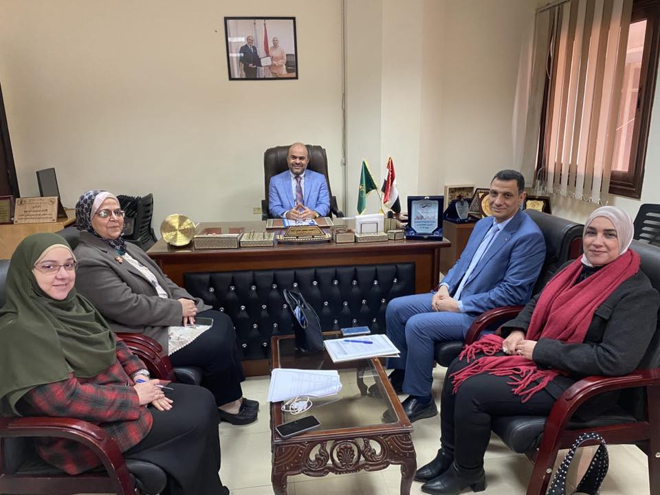 كلية الصيدلة تستقبل وفد الجامعة للإرشاد الأكاديمي لتعزيز منظومة دعم الطلاب