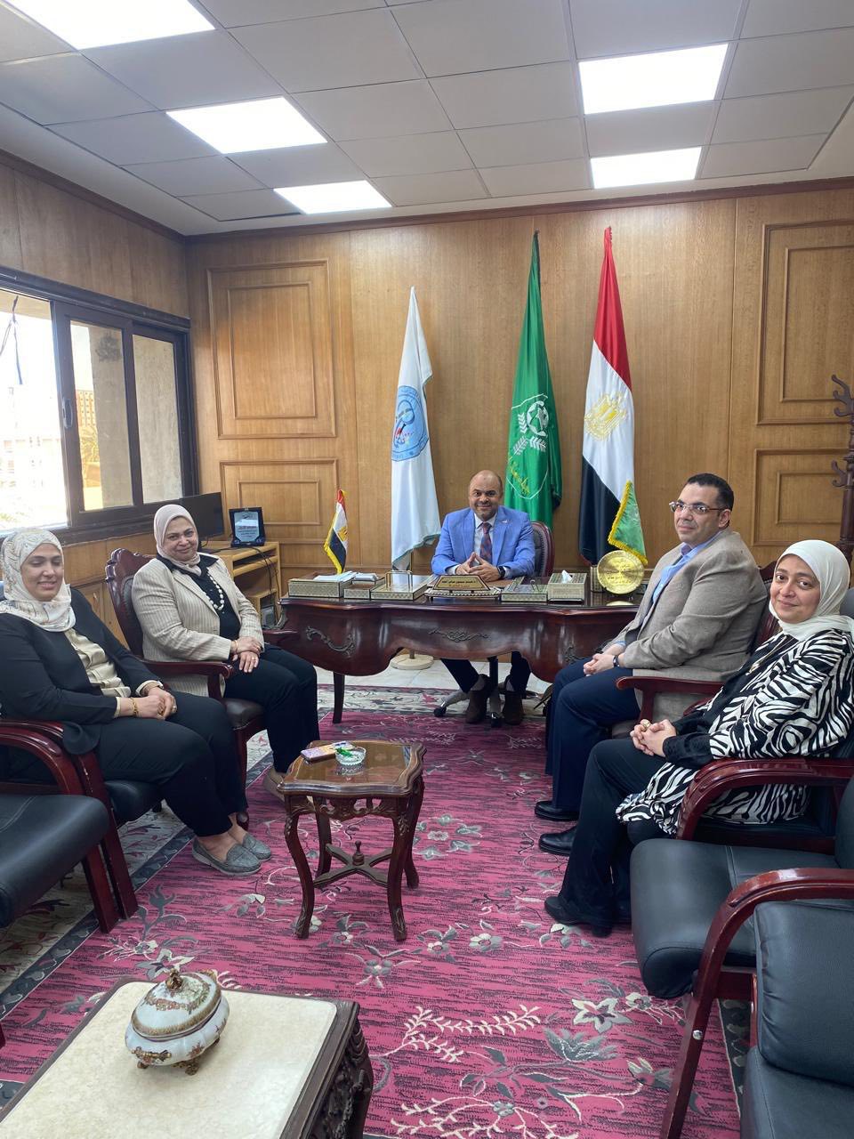  وزارة التعليم العالي لمتابعة تطوير بنوك الأسئلة والتقويم.