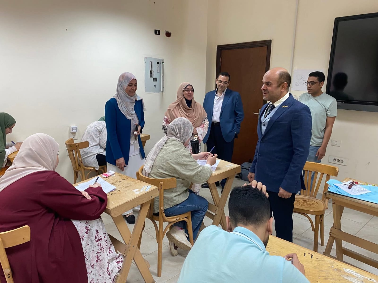 امتحانات الدراسات العليا بقسم الصيدلة الإكلينيكية