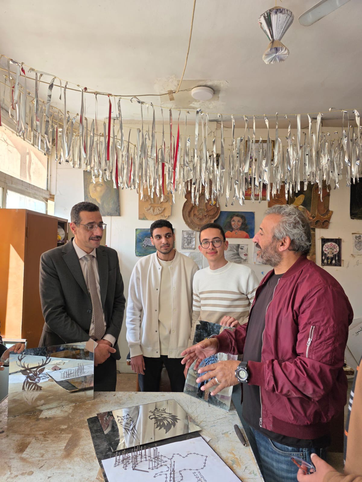 فقد السيد الأستاذ الدكتور/ حسام عوض عميد الكلية والاستاذه/ سحر النجار مدير عام الكلية إدارة رعاية الشباب،