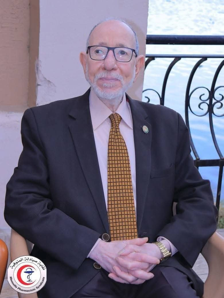 تقدم أ.د وفاء زهران عميد كلية الصيدله الاسبق ومدير مركز ضمان الجودة  بجامعة المنوفية بواجب العزاء .