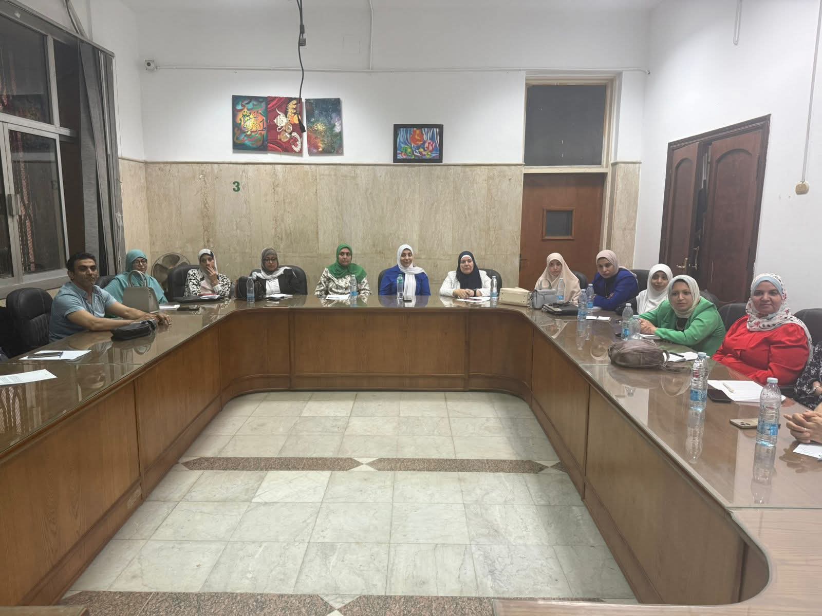 نائب رئيس الجامعة لشئون التعليم والطلاب يتفقد ورشة عمل عن مصفوفة  الورقة الامتحانية عبر تطبيق زووم