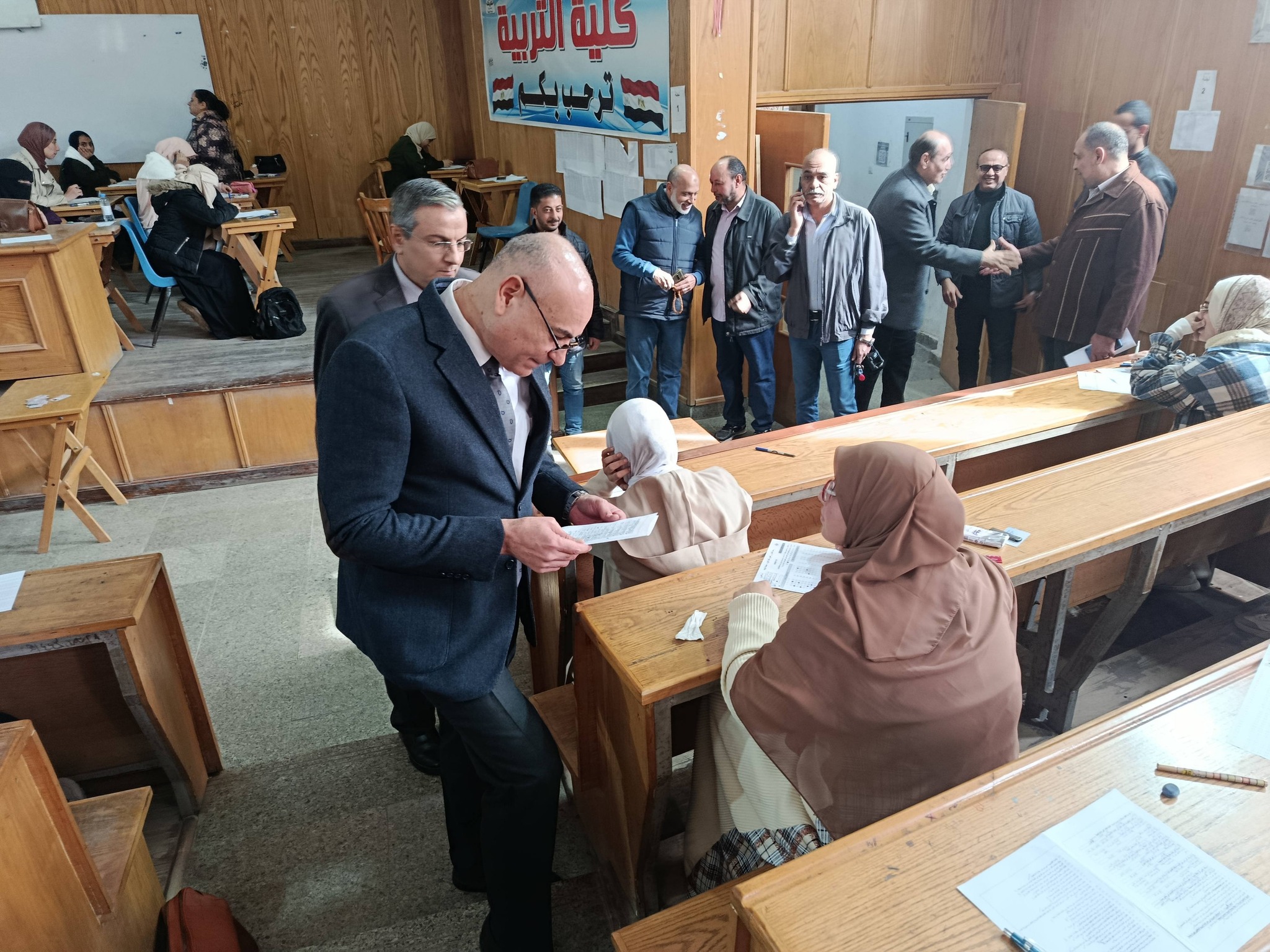 عبدالباري يتفقد امتحانات الفصل الدراسي الأول بكلية التربية