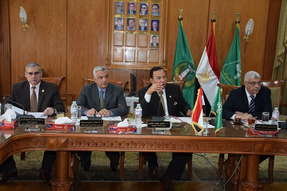 مجلس الجامعة يوافق علي تحديد مجالات جوائز الجامعة  لعام 2018