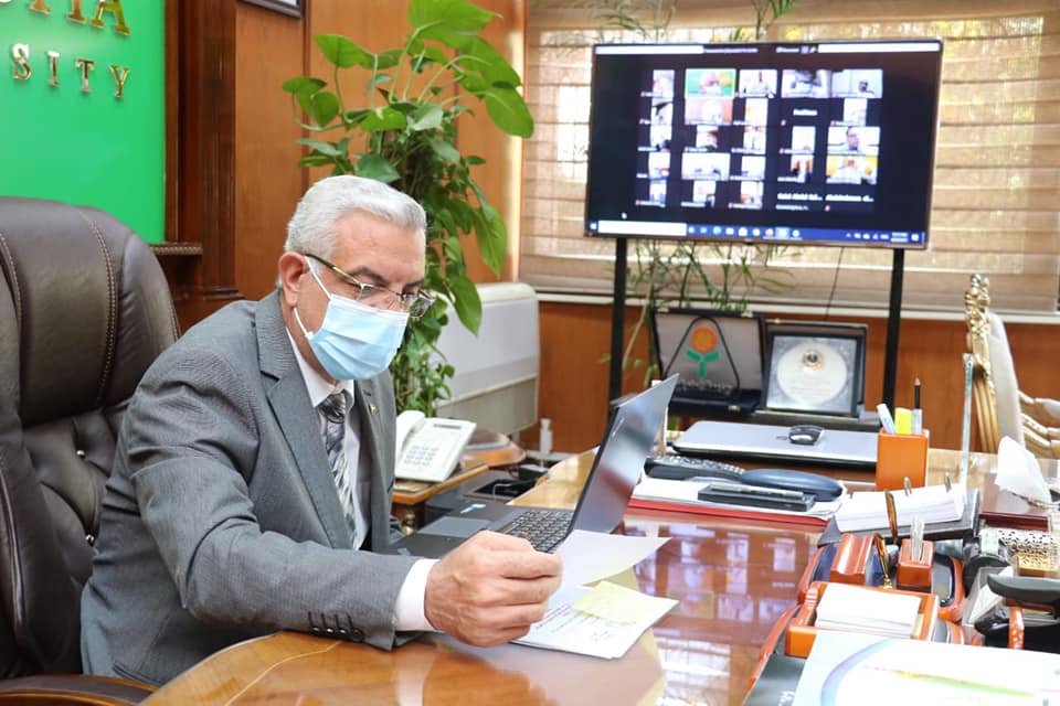 The President of the University of Menoufia holds the monthly meeting of the Online Laboratory Commission