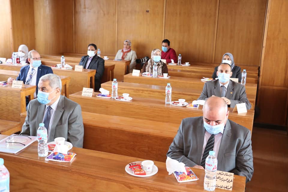 The Council of the University of Menoufia holds its session in the administrative building of Al-rahb farm.