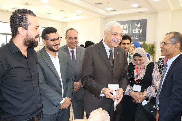 رئيس جامعة المنوفية يتفقد فعاليات ورش العمل الدولية المتقدمة في التخدير والعناية المركزة 