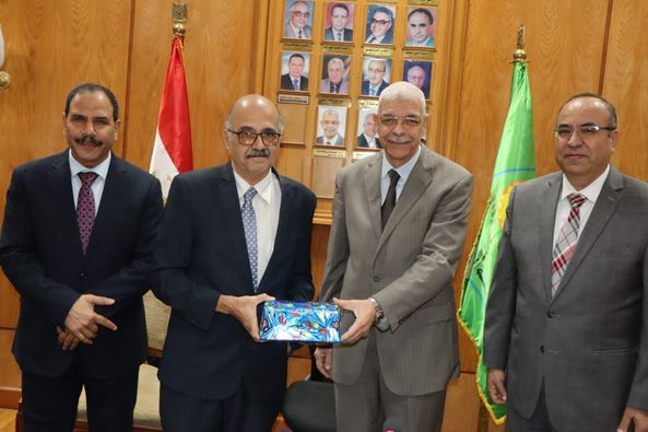 مجلس جامعة المنوفية يعلن الإدارات الفائزة بالتميز البيئى ويكرم عميد معهد الكبد السابق ويوجه الشكر لأمين عام الجامعة 