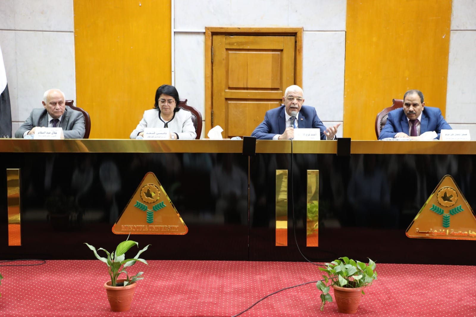The President of Menoufia University meets with general managers and discusses workflow mechanisms and performance development proposals