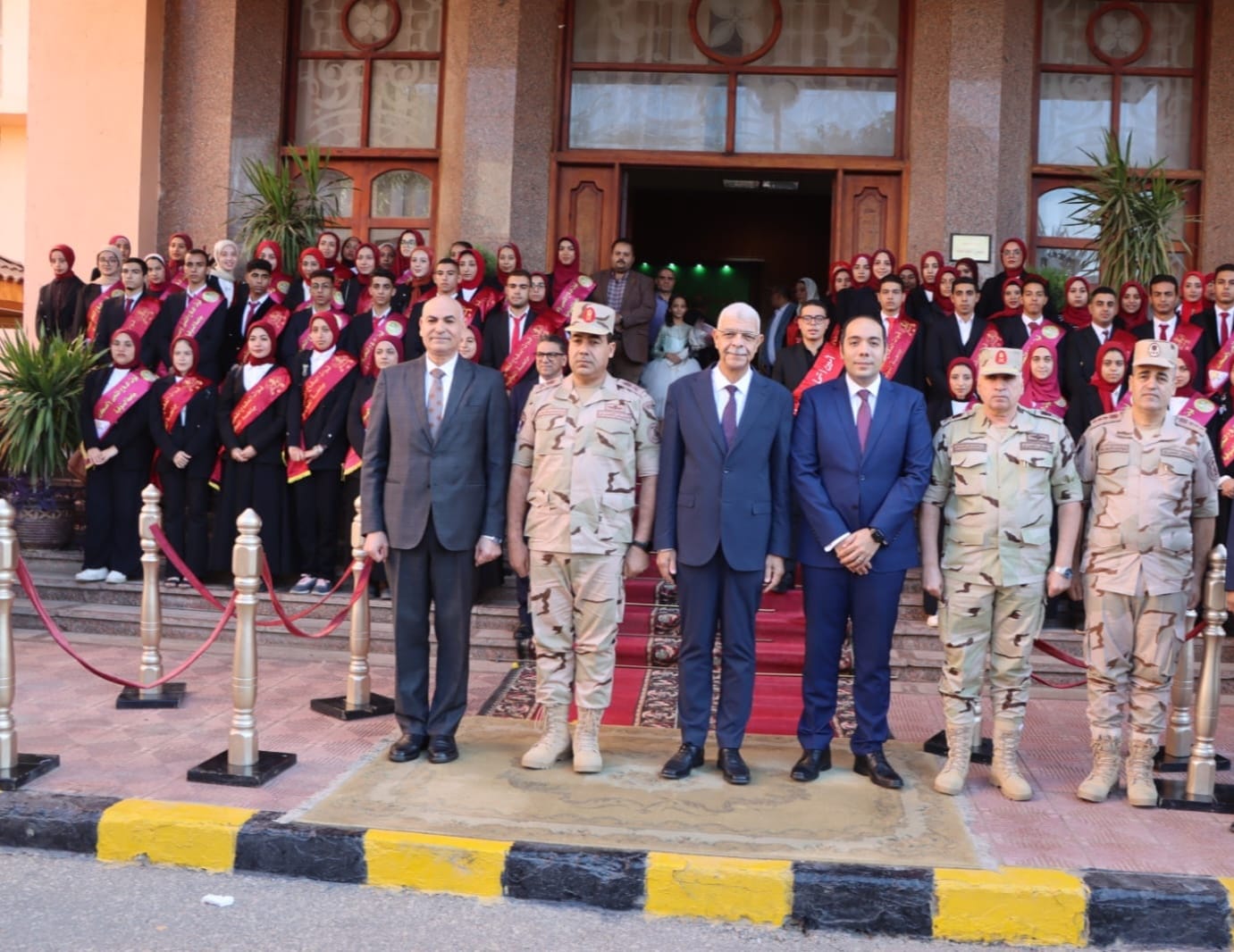 رئيس جامعة المنوفية يستقبل قائد قوات الدفاع الشعبى والعسكرى ونائب المحافظ