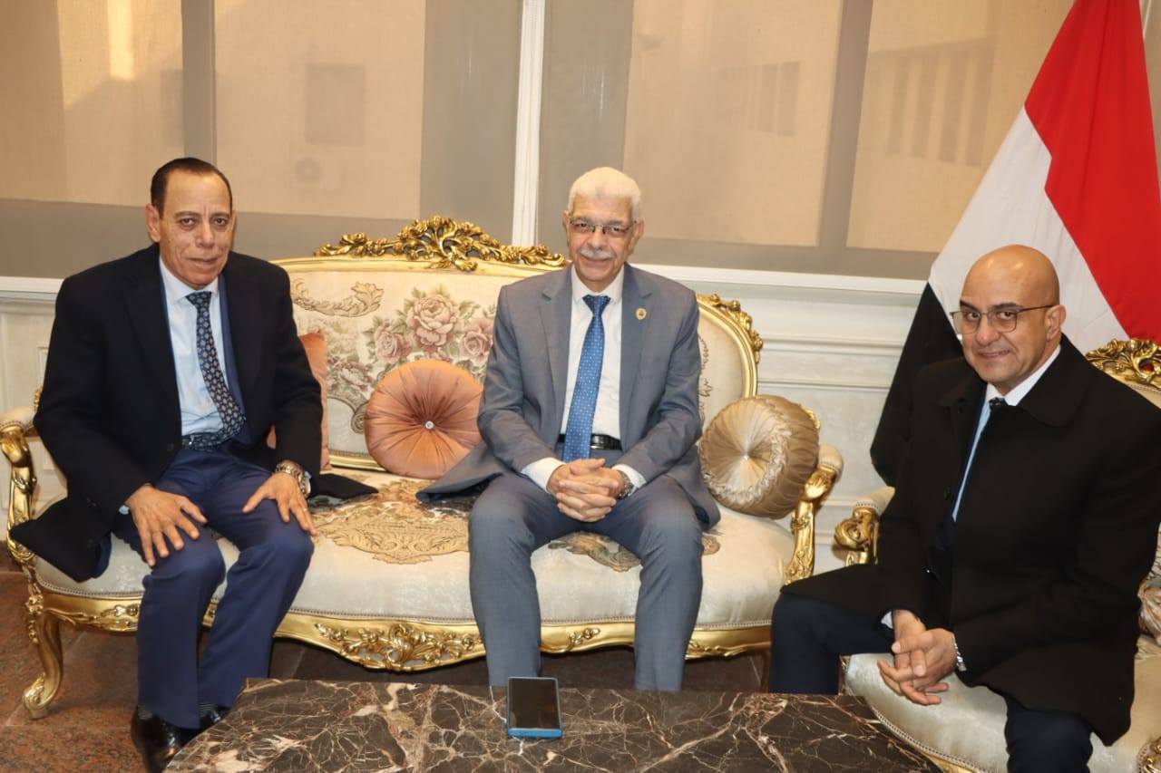 رئيس جامعة المنوفية يؤكد أهمية التكامل مع الجهات القضائية خلال زيارته لمحكمة شبين الكوم