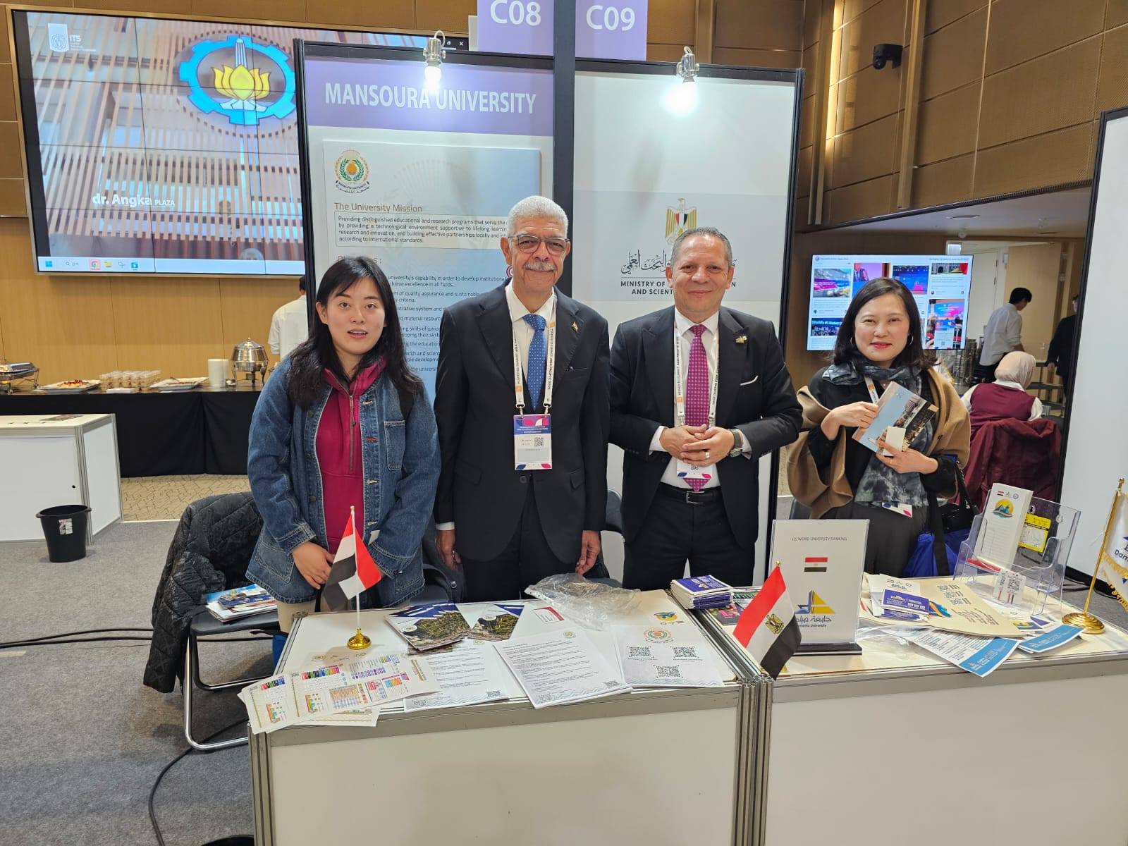 رئيس جامعة المنوفية يلتقي بوفود الجامعات العالمية المشاركة في قمة التعليم العالي QS بجامعة كوريا لتعزيز التعاون الأكاديمي والبحثي وتوقيع شراكات دولية