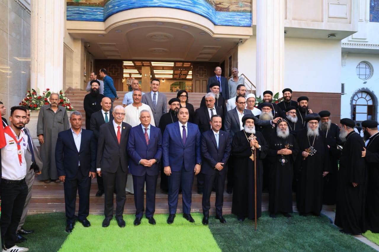 رئيس جامعة المنوفية يشهد احتفالية اليوبيل الذهبي لسيامة وتجليس الأنبا بنيامين ويشيد بمسيرته الوطنية والإنسانية ويؤكد: الوحدة الوطنية أساس التنمية وبناء الإنسان