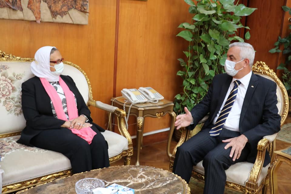 مبارك يستقبل فريق الزيارة الميدانية لمعهد الكبد القومى من الهيئة القومية لضمان جودة التعليم والاعتماد