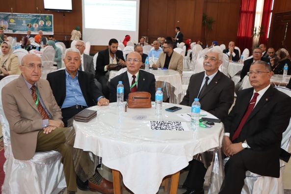 Discussing maximizing the role of the government sector in industry in the first dialogue session of the forum