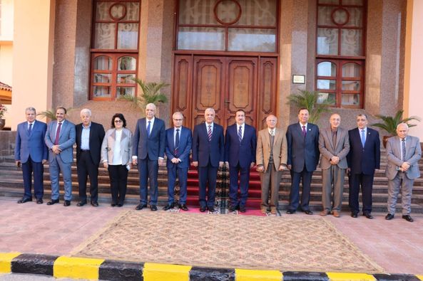 The President of Menoufia University receives the governor and former university presidents to congratulate the university