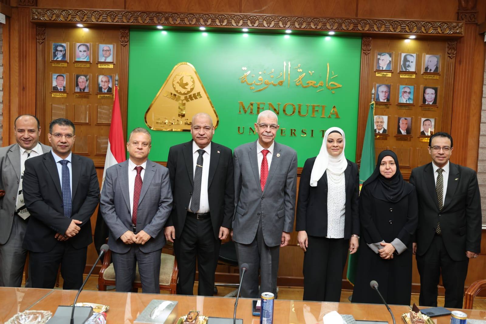رئيس جامعة المنوفية يشهد حفل تكريم مدير عام الحسابات بالجامعة ومندوب وزارة المالية لبلوغه سن المعاش