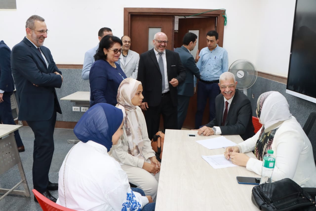 القاصد يتفقد لجان امتحانات الفصل الدراسى الثانى بجامعة المنوفية الأهلية 