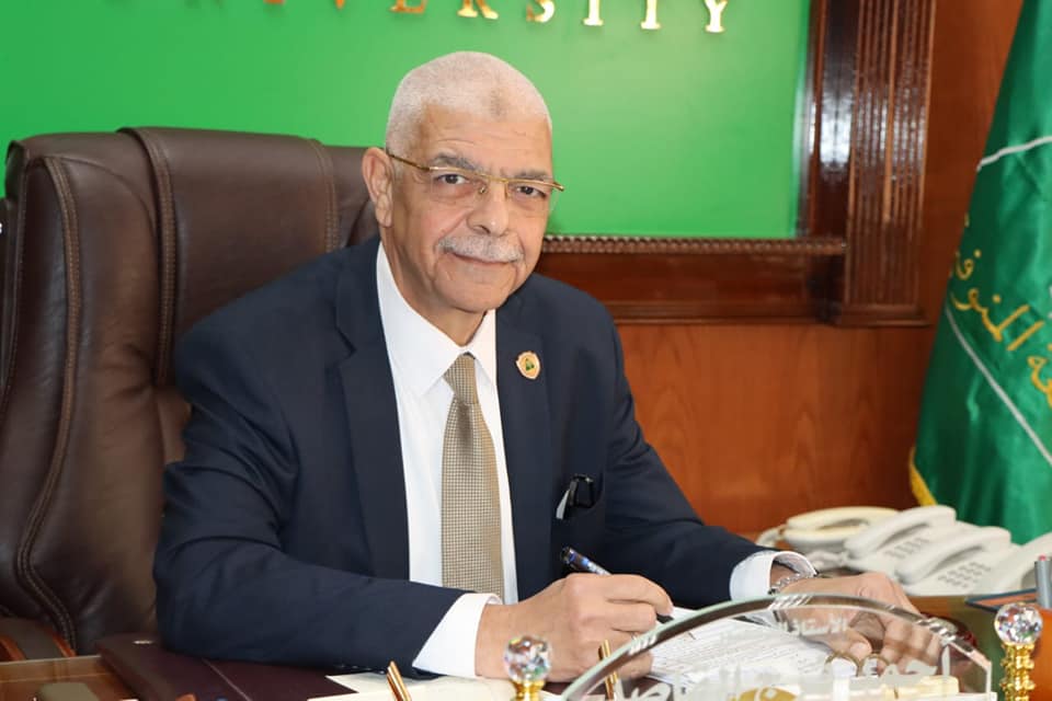 القاصد يتابع أعمال لجنة المختبرات والأجهزة العلمية 