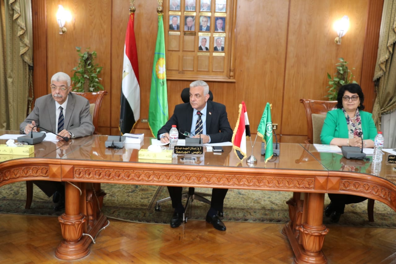 Mubarak holds a meeting of the needs committee at Menoufia University