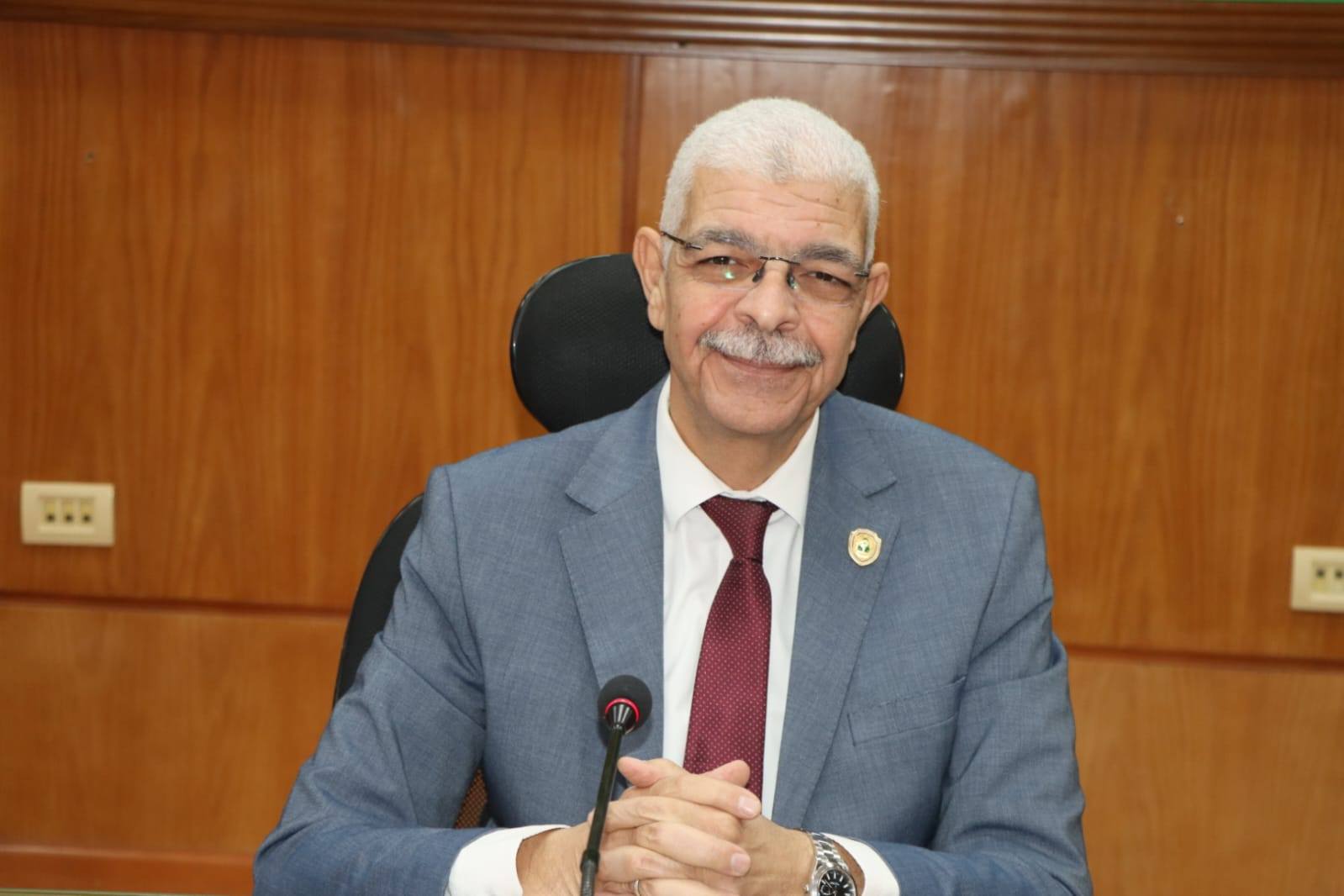 رئيس جامعة المنوفية يعقد اجتماعًا أون لاين بالعمداء لمتابعة سير العمل وانتظام الدراسة