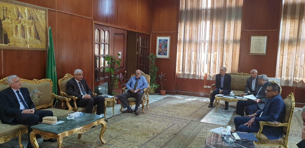 رئيس جامعة المنوفية يتابع تجهيزات القطاع الطبى لمواجهة أزمة فيروس كورونا المستجد
