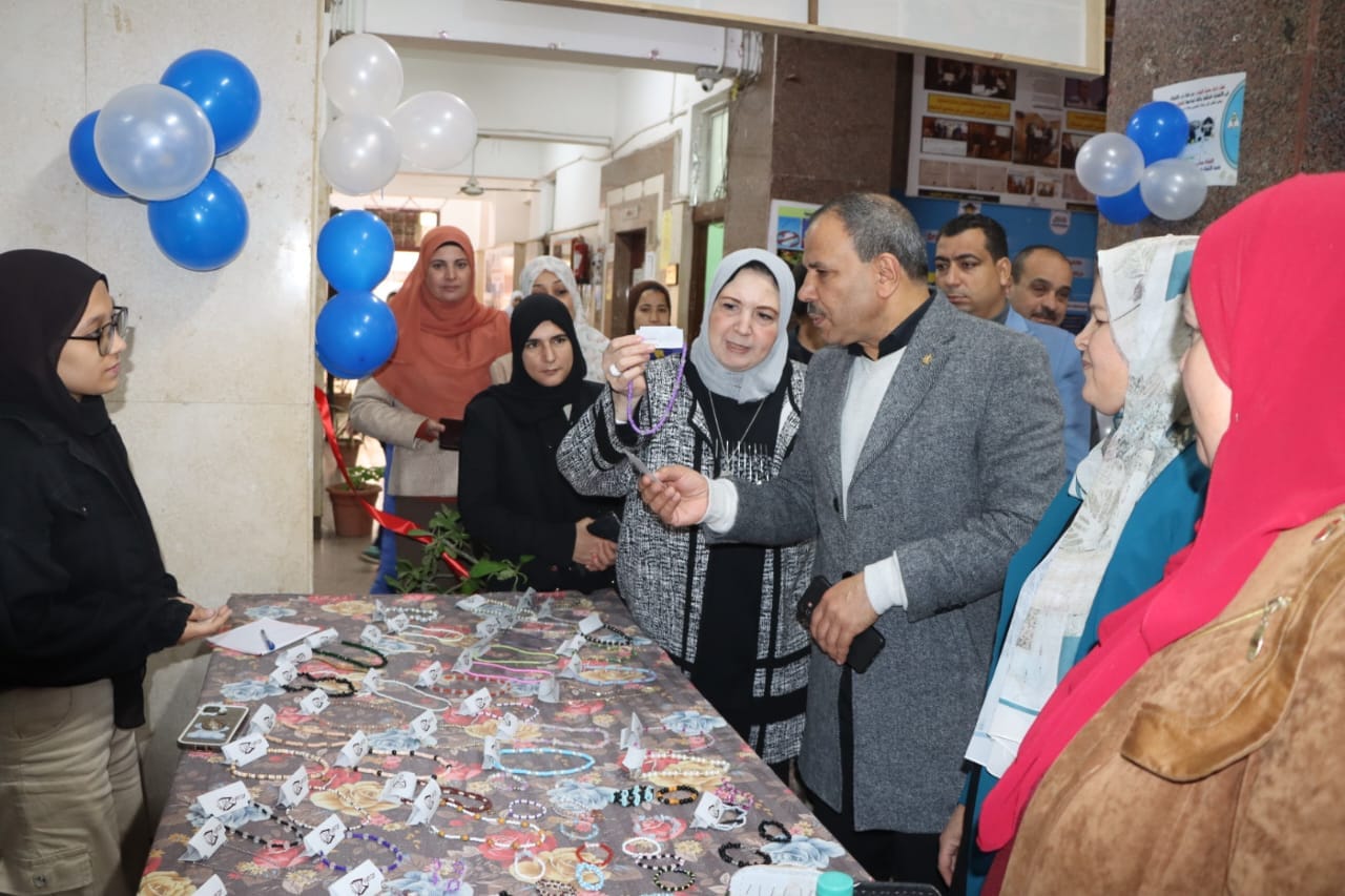 Menoufia Nursing organizes a recycling exhibition that includes artistic products and educational models