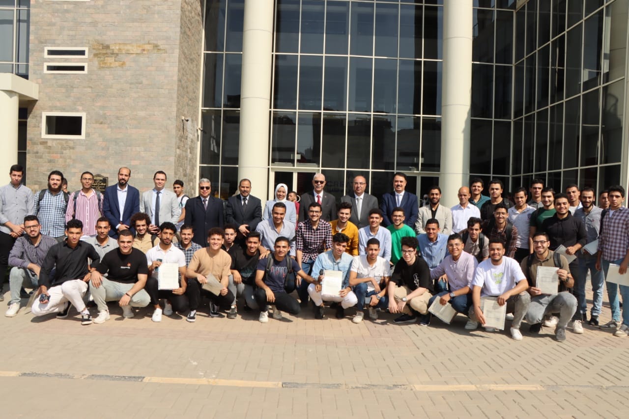 رئيس جامعة المنوفية يكرم المتدربين بمركز إبداع مصر الرقمية 