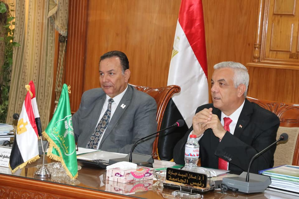 انعقاد لجنة ترشيح المتقدمين لمنصب عميد كلية التربية برئاسة مبارك 