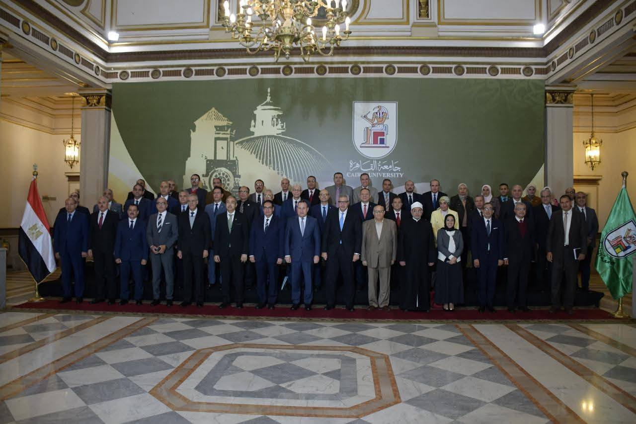 رئيس جامعة المنوفية يشارك فى اجتماع المجلس الأعلى للجامعات بجامعة القاهرة 