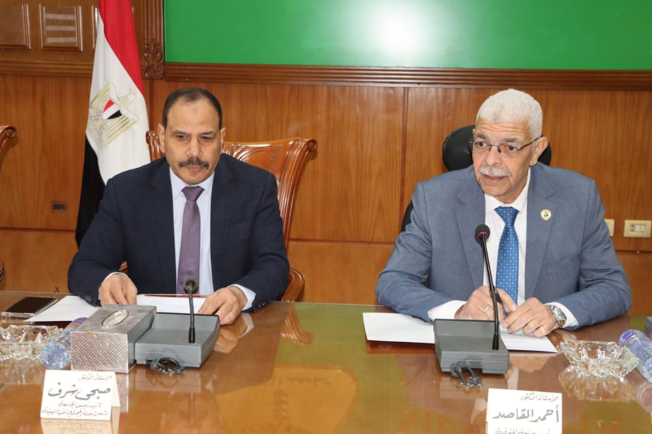 رئيس جامعة المنوفية يتابع تطوير مطابع الجامعة لتعزيز كفاءتها وتعظيم مواردها