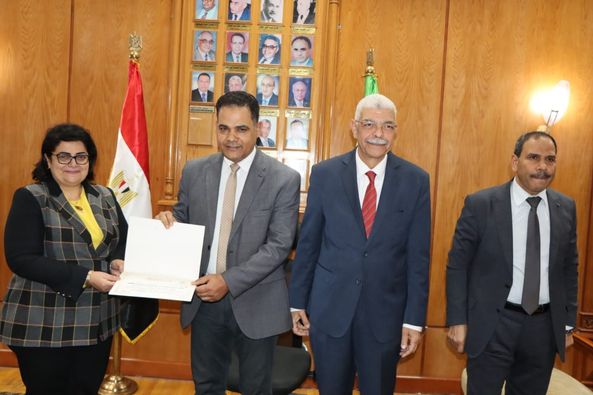 Menoufia University Council honors the winning colleges in the best college competition in receiving new students for the current academic year