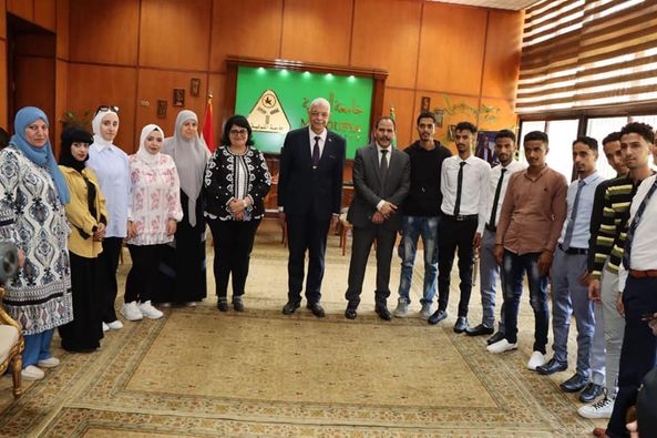 The President of Menoufia University receives a delegation of Arab university students for training in the university