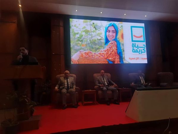 تعزيز جهود العمل التطوعى لشباب الجامعات فى المبادرة الرئاسية "حياه كريمة "  بكلية الطب