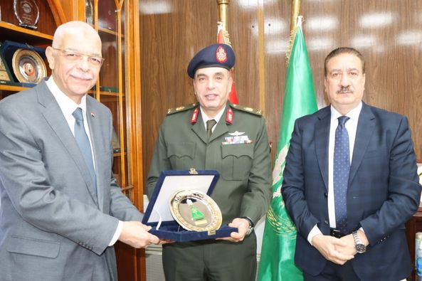 رئيس جامعة المنوفية يشهد لقاء المحافظ ومدير إدارة التجنيد والتعبئة بديوان عام المحافظة