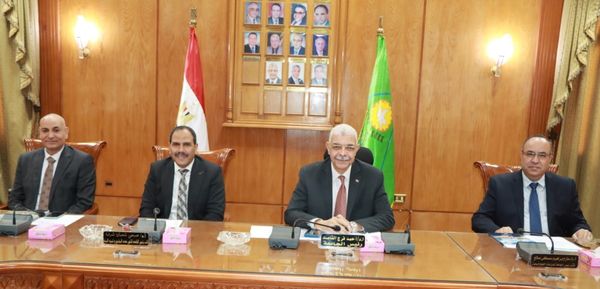 The President of Menoufia University chairs the meeting of the university’s Supreme Committee for Computers and Information