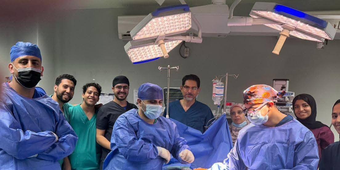 A medical team at Menoufia University Hospitals successfully performed a delicate coronary artery bypass graft (CAB) surgery on a patient using the minimally invasive coronary artery bypass graft (MIDCAB) technique.