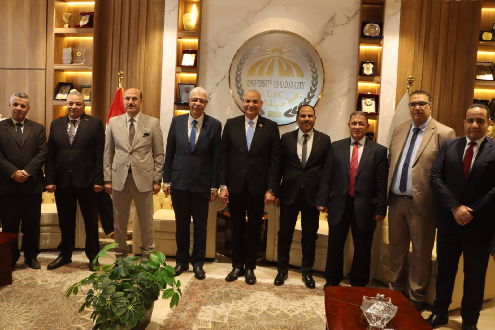 رئيس جامعة المنوفية يهنئ رئيس جامعة مدينة السادات ويؤكد تعزيز التعاون المشترك في مختلف المجالات