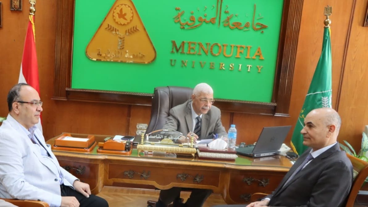 القاصد يستهل لقاءه الشهرى بالعمداء بتقديم التهنئة لجميع أبناء جامعة المنوفية بمناسبة الموافقة على إنشاء معهد الأورام كمعهد بحثى وعلاجى