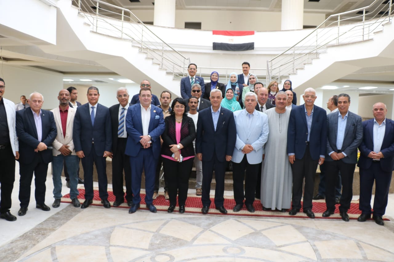 فى زيارته الأولى لجامعة المنوفية.. وزير التعليم العالي ورئيس الجامعة يتفقدان جامعة المنوفية الأهلية