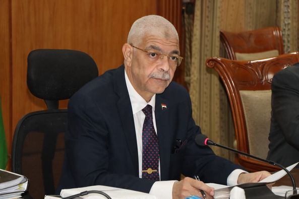 القاصد يرأس  إجتماع لجنتي التميز والتكريم ولجنة جائزة الجامعة لأفضل رسالة علمية لعام٢٠٢٣