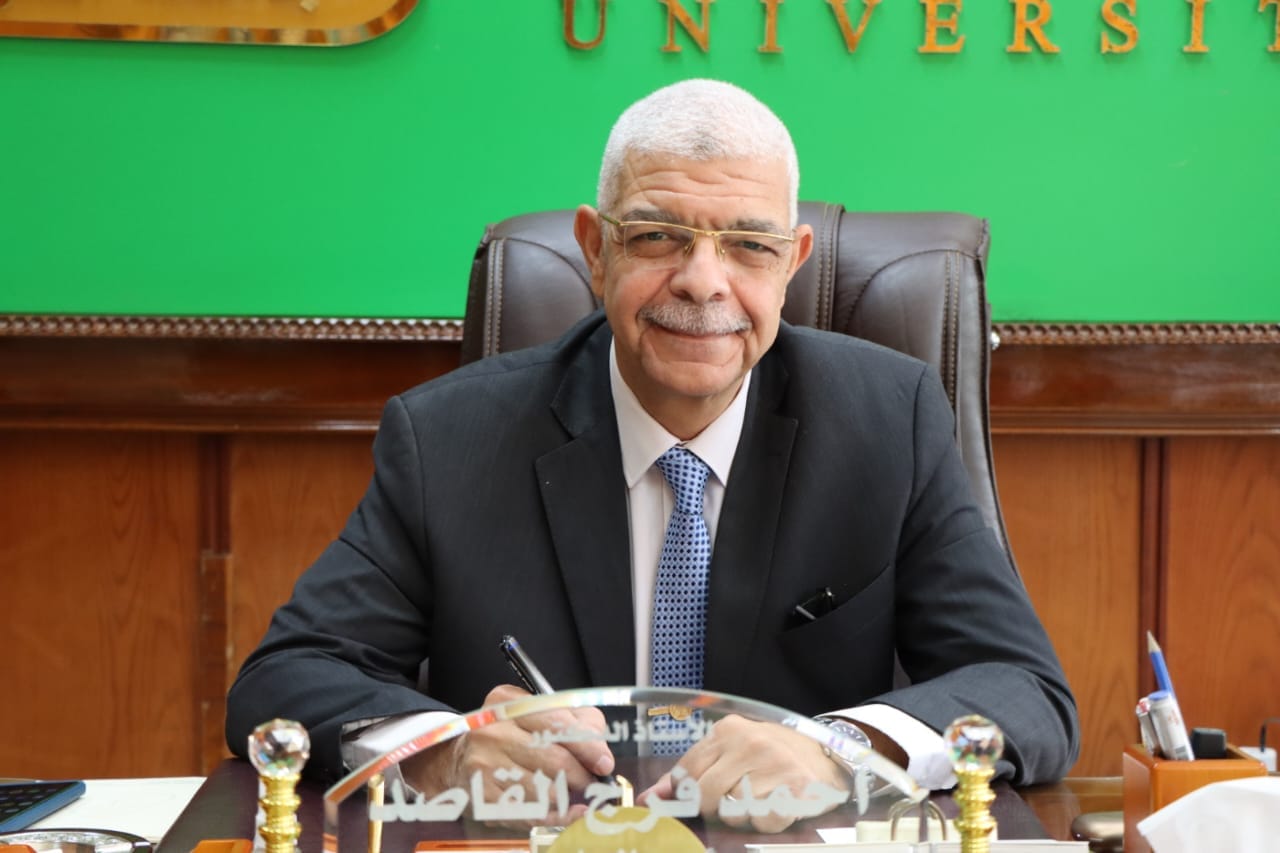 The President of Menoufia University holds a meeting of the Research Projects Committee