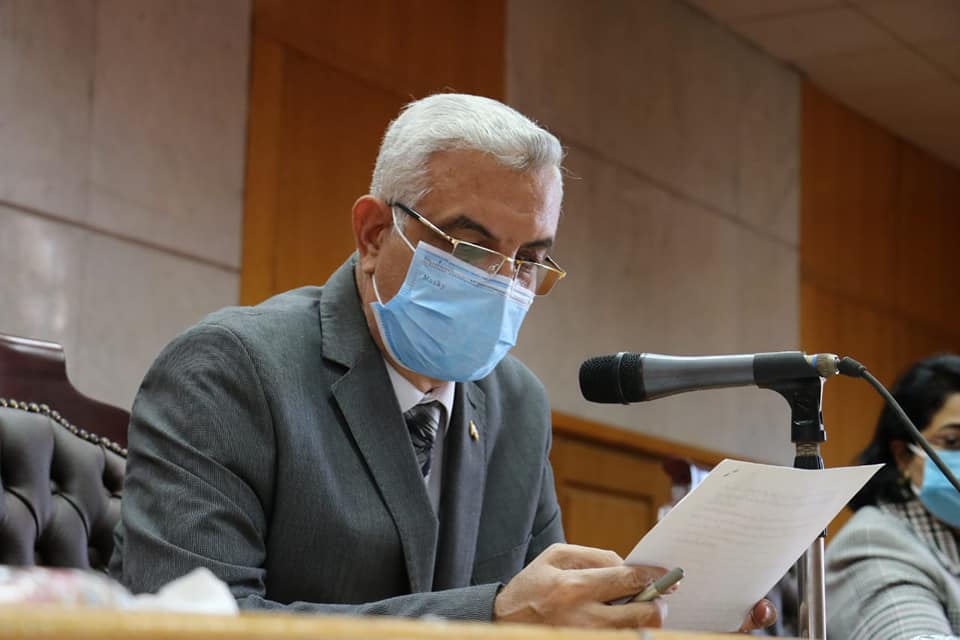 The President of Menoufia University holds the monthly session for scientific laboratories and devices