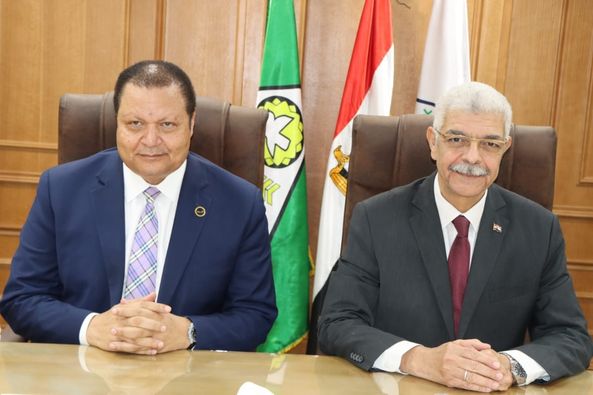 رئيس جامعة المنوفية  يشهد إجتماع وفد الهيئة العامة للإعتماد والرقابة الصحية بعمداء  ومسؤلي الجودة بالمستشفيات الجامعية ومعهد الكبد القومي 