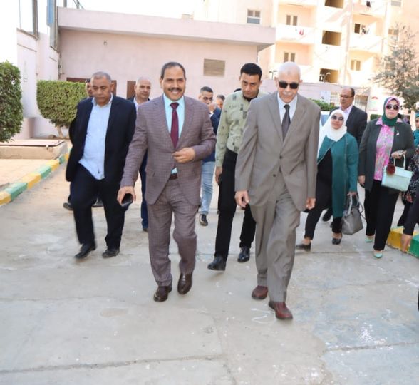 رئيس جامعة المنوفية يتفقد  أعمال التطوير والتشجير بمدينة الطالبات القديمة كنموذج صديق للبيئة 