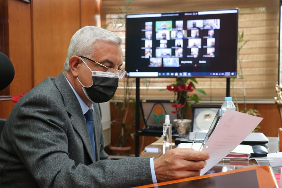 مبارك خلال اجتماع لجنة المختبرات..