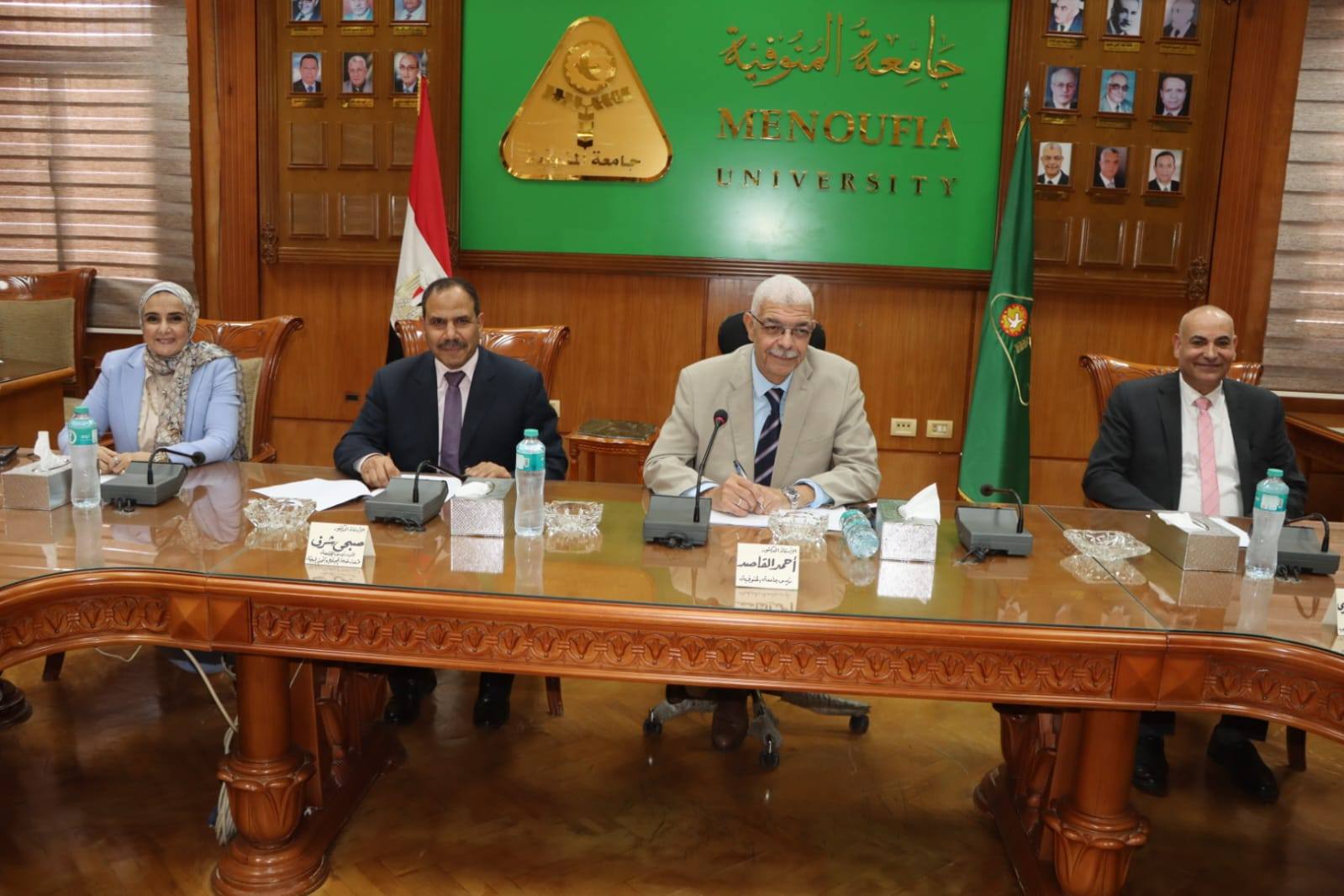 رئيس جامعة المنوفية يراس إجتماع لجنة المنشآت الجامعية ويكلف مركز الاستشارات الهندسية بعمل تصميم لمبني الجامعة التكنولوجية 