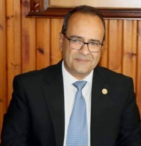 رئيس الجامعة يعلن الاعتماد المؤسسي لكلية الهندسة واعتماد برنامج "الهندسة الكهربية والحاسبات" من هيئة الجودة والاعتماد