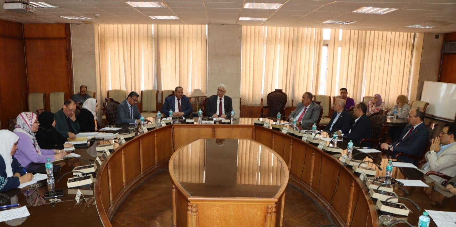 The President of Menoufia University convenes the University Facilities Committee and follows up on the work of the committee tasked with preparing the technical report on elevators in university hospitals.