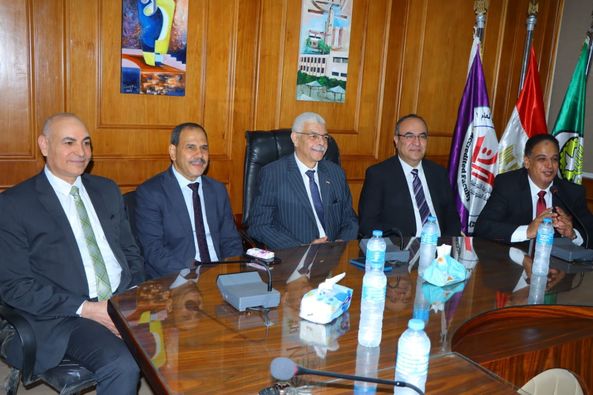 رئيس جامعة المنوفية يعقد إجتماعا  موسعا بأعضاء هيئة التدريس بالتربية النوعية ويبحث سبل زيادة دورها في النهوض بمدينة ومركز اشمون 